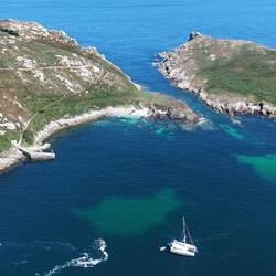 Baai bij Sisarga Grande