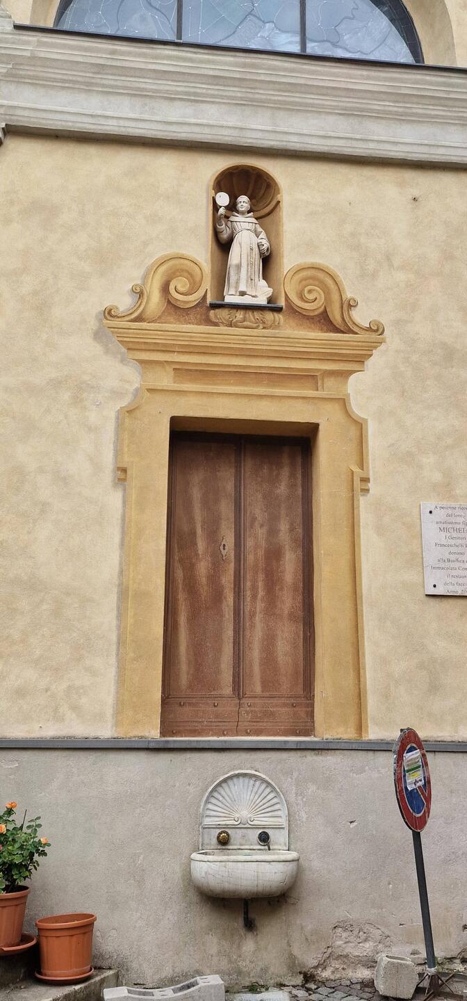 Und auch hier überall diese coolen Fassadenmalereien.
