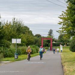 RS 1 auf der Bahntrasse Rheinische Bahn