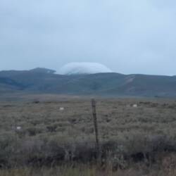 Ufo? Regen führt wieder zu kritischen Pistenverhältnissen (Kies leiert sich auf den Reifen auf)