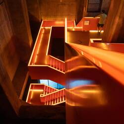 Treppenhaus durch den fensterlosen Bunker