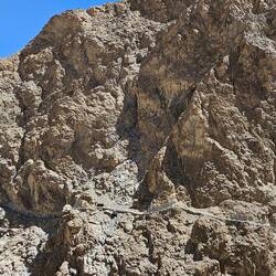 Wegstrecke im Fels...schau genau!