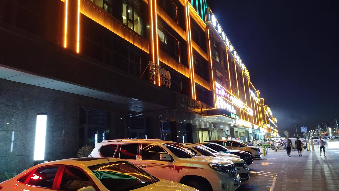 1800 Km seit Kashgar: Hami - im Osten Xinjiangs, am Rande der Gobi-Wüste.