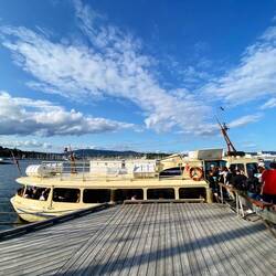 Ins Zentrum zurückgefahren bin ich mit der Fähre.