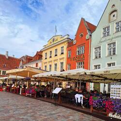 Marktplatz mit zahlreichen Lokalen
