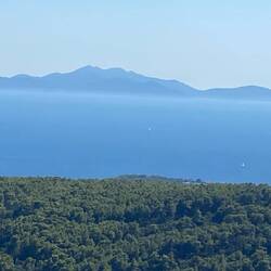 Aussicht auf die Nachbarinsel Lastovo