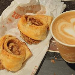 Ohne Franzbrötchen geht nix heute Morgen... mit Capucchino natürlich...