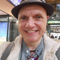 ...irgend ein Tourist.... keine Ahnung von wo der kommt und wohin der will.. 🤣