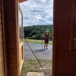 Im neuen Buswartehäuschen wurde entschieden wie es weitergeht....