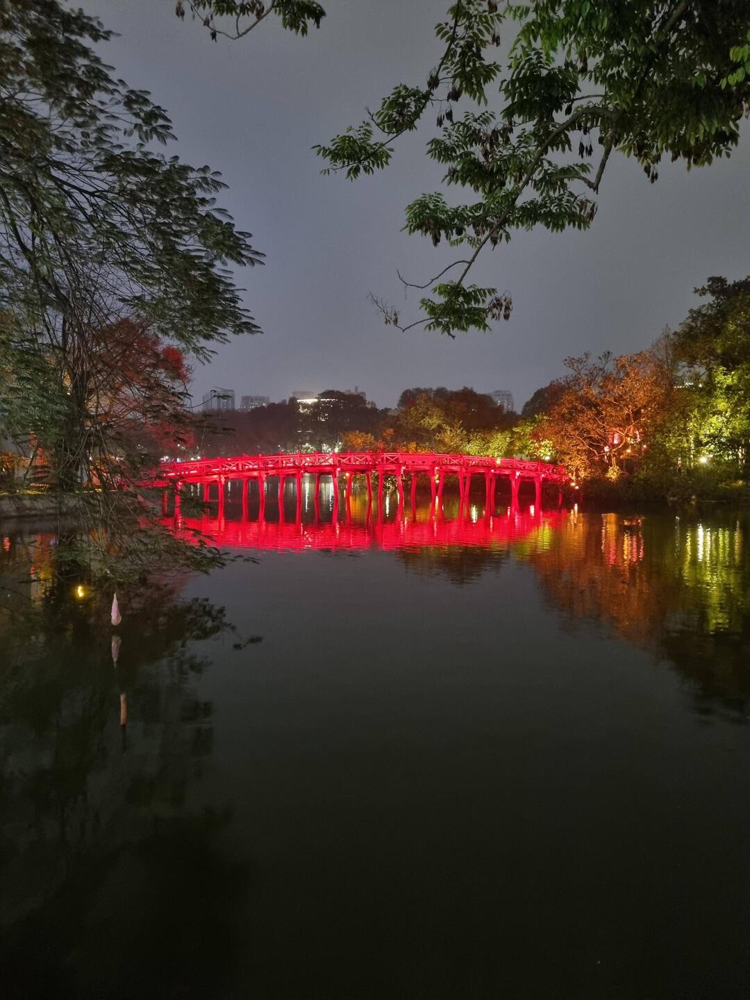 Die Brücke scheint ein nationales Denkmal zu sein.