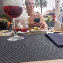 Marielle aan de Sangria