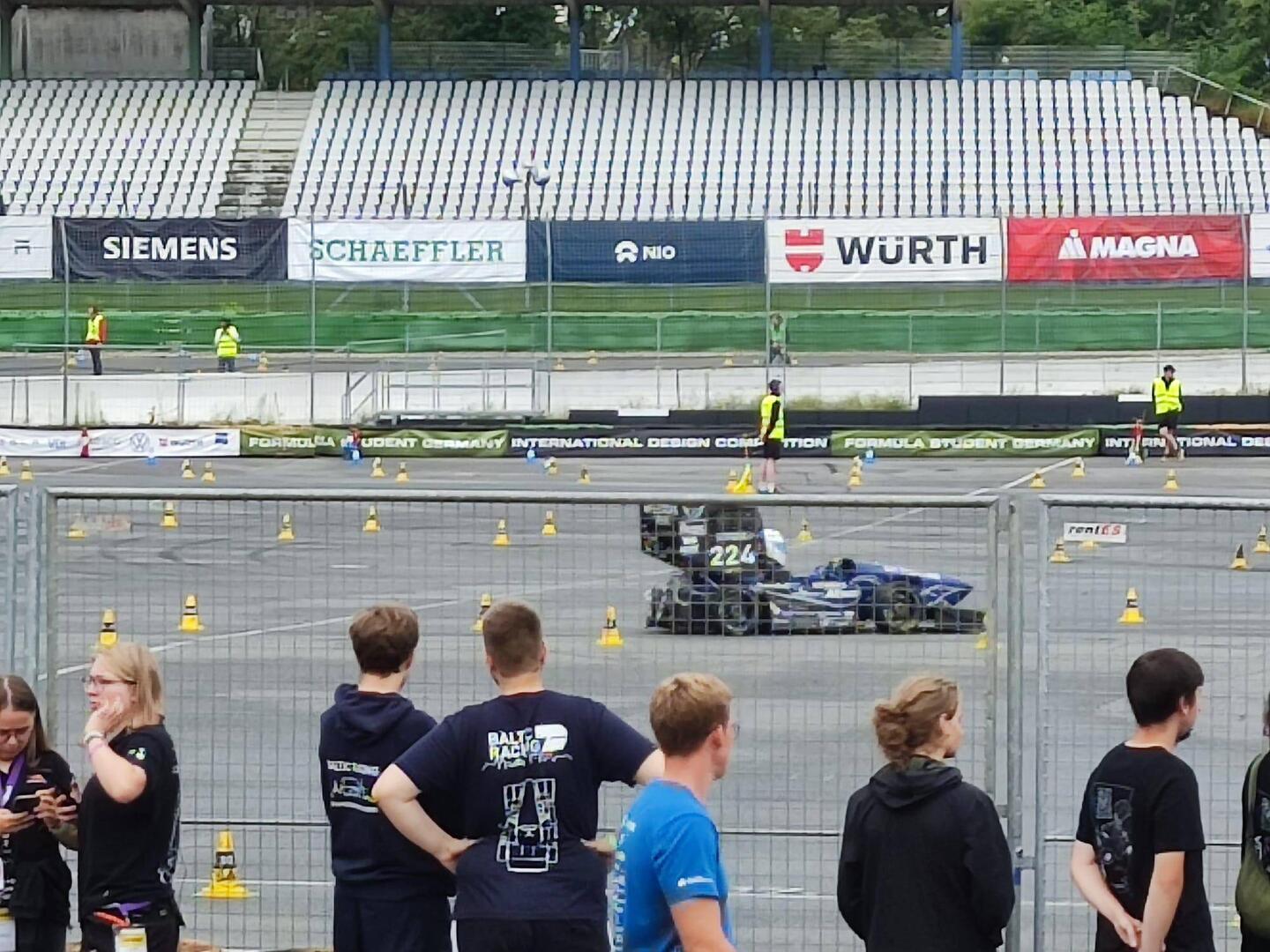 Simon on Track