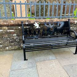 Bänk till minne av andra världskriget.