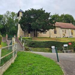 Mooi kerkje in Granges.