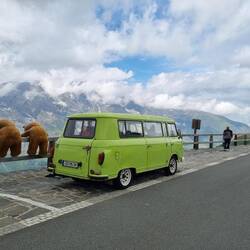 Bärnd und Bärbel an einem Aussichtspunkt