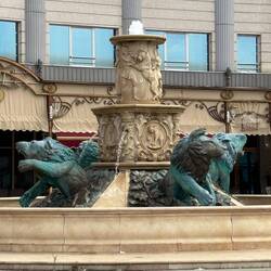 Many statues are fountains