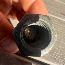 Innendrin: das gerollte Logbuch