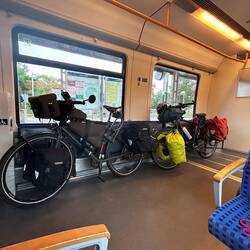 2 x umsteigen war mit dem Gepäck voll in Ordnung