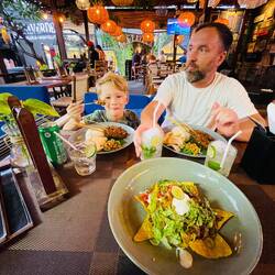 Erstmal was essen gehen und eintauchen in die Bali-Vibes