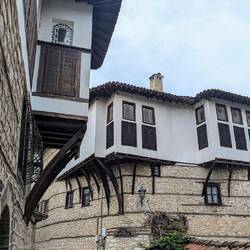 I can't get enough of these cool mansions