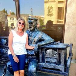 Er ist ein bisschen steif🤣