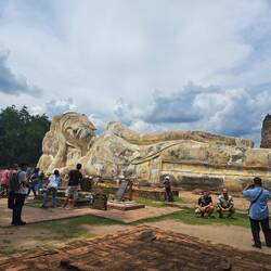 Buddha räkelt sich bei 35 Grad