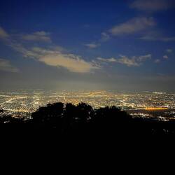 Und diesen Blick auf die Stadt