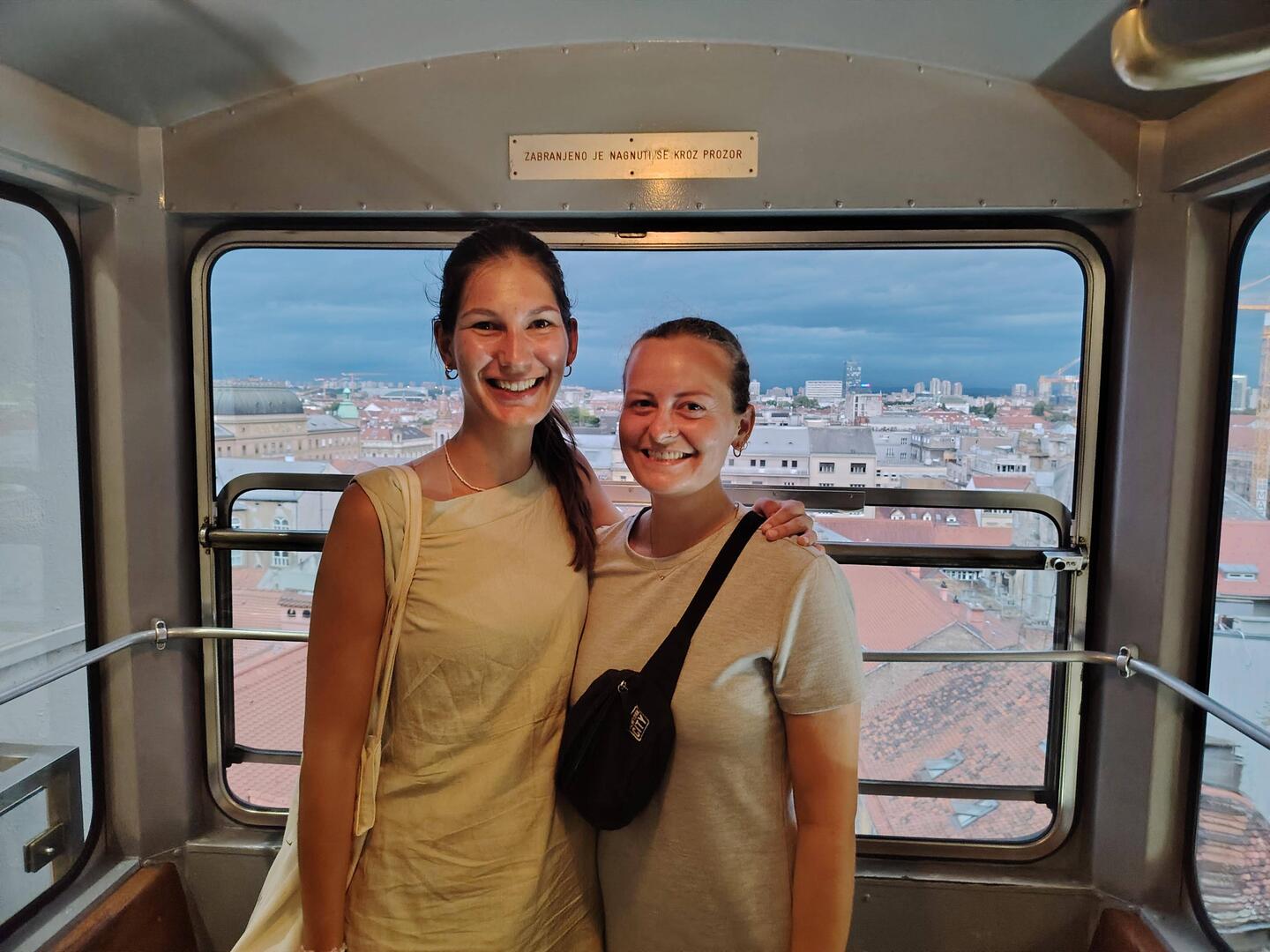 In der Standseilbahn Uspinjača.