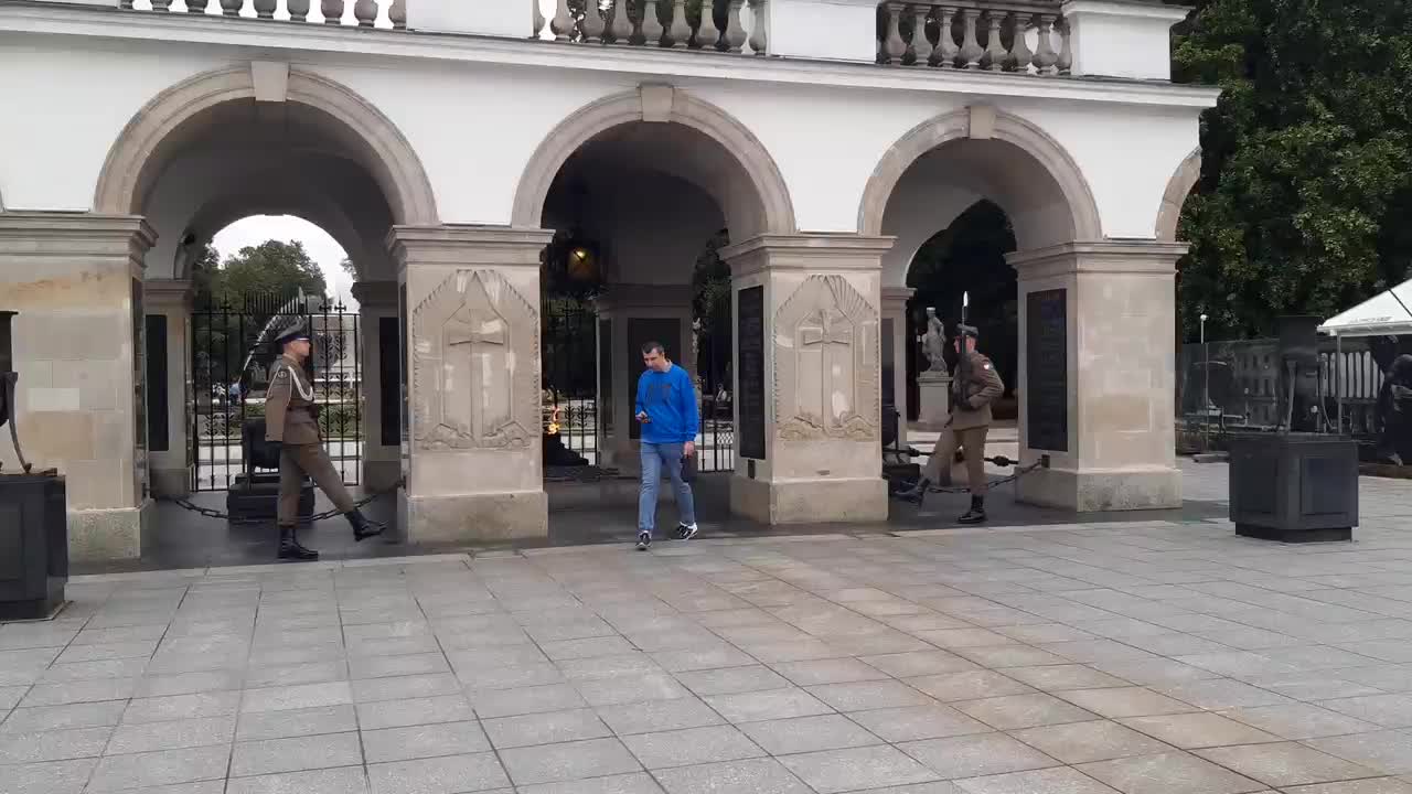 https://de.m.wikipedia.org/wiki/Grabmal_des_unbekannten_Soldaten