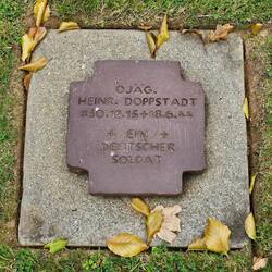 Eenvoudige grafstenen.