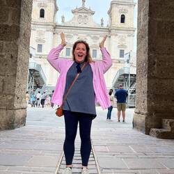 Marianne in neuem Gewand und mit (sehr kleiner) Krone