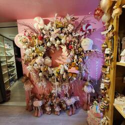 Who has a big enough house for that wreath?