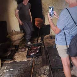Eine Bäckerei. Hier wird aber auch irgend was anderes gebacken...