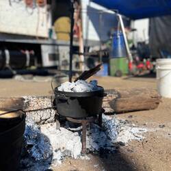 Wir kochen wieder im Camp oven