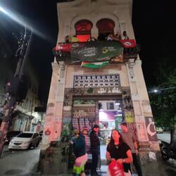 Unten Supermarkt, oben Forró-Tanzbar... Alleine wäre ich hier nicht rein!