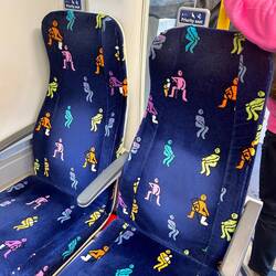 Tydlig markering av vilka säten på tåget som är 'Priority seats'. Något för SL att göra?