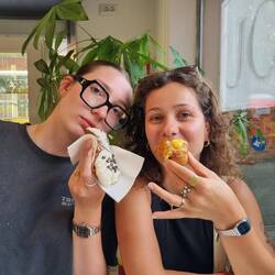 Sfogliatella et cannolo. Ne pas se fier aux apparences, Agathe se régale !