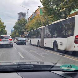 Hier wird auch gerne mal auf der mittleren Spur geparkt 🤣🙈