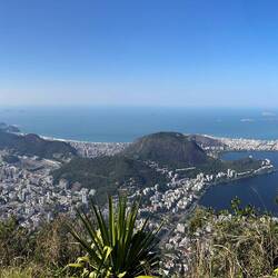 Der Ausblick auf Rio direkt neben der Christus-Statue