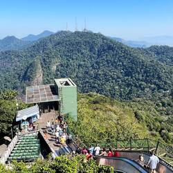 Jesus Rückseite mit Blick ins Grüne