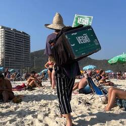 Wow, endlich ein veganer Hamburger! Wie der wohl schmeckt?