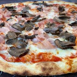 Pizza Prosciutto e Funghi