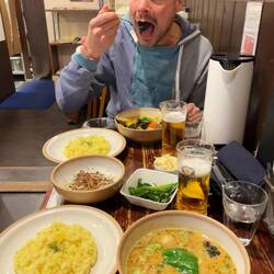 Erstes Abendessen hat uns umgehauen - Curry und Sapporo-Bier