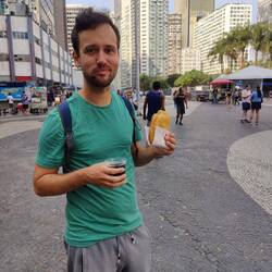 Auch für Andi gibt's was Frittiertes zum Frühstück