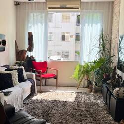 ...mit einem gemütlichen Wohnzimmer...