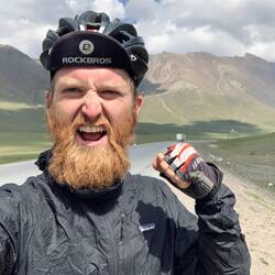 Booom! Longest continuous climb with 2250m to Mt. Pereval Al Bel at 3170m.