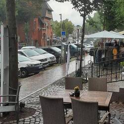 ...Gut gespült wurde, wer nicht gewappnet war.. ☔️🌂