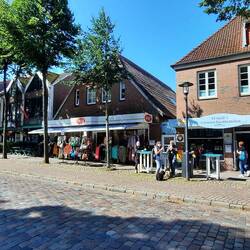 ...und schon war man im Zentrum... an der besagten Flaniermeile... einmal von links..🚶‍♀️🚶‍♂️🚶