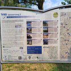 die erste Hinweistafel zum Spessartweg 3