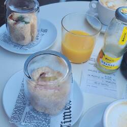 Gerollte Tramezzini im Glas